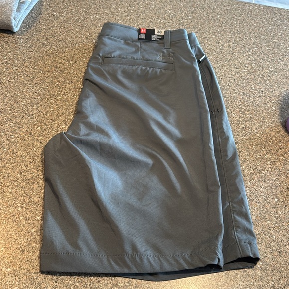 New under armour golf shorts - Picture 3 of 4